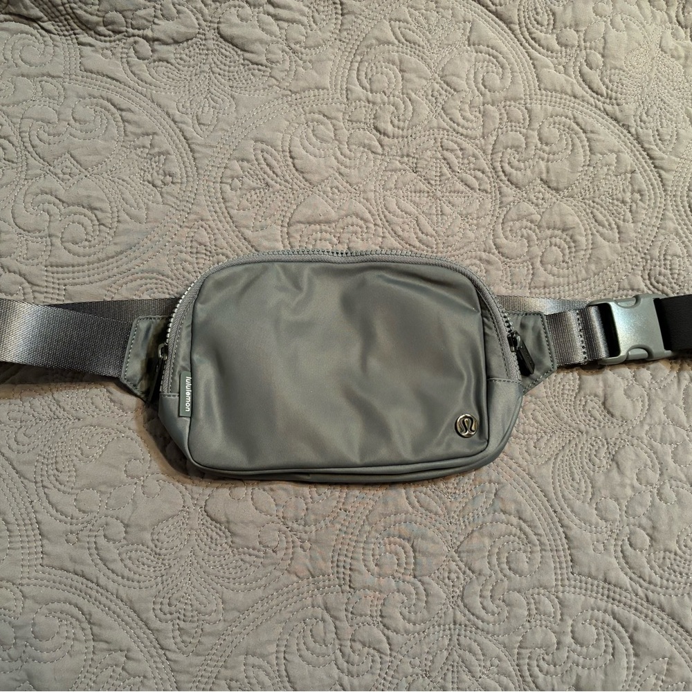 Lululemon belt bag 2L